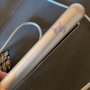 Monat straightener